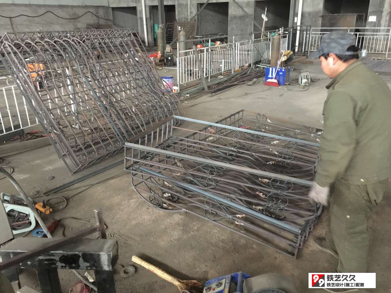 济宁海情圣地别墅区铁艺护窗