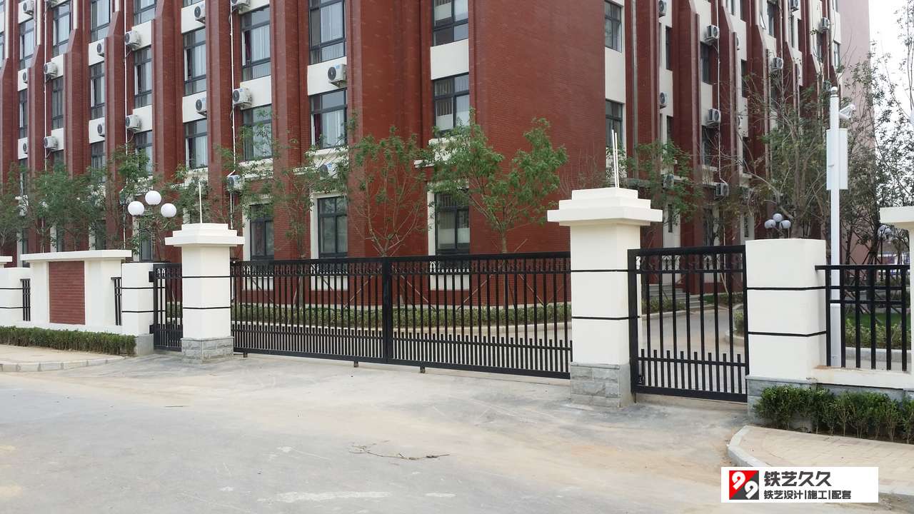 泰安佳苑路小学铁艺大门