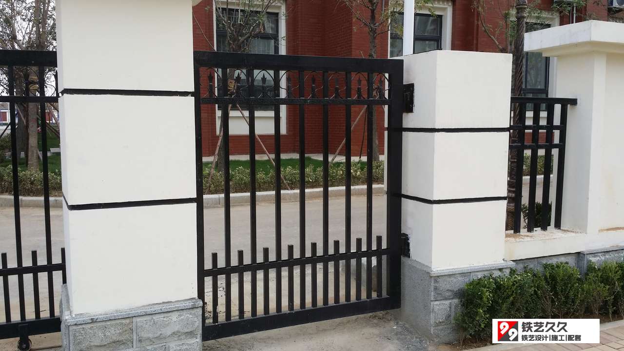 泰安佳苑路小学铁艺大门