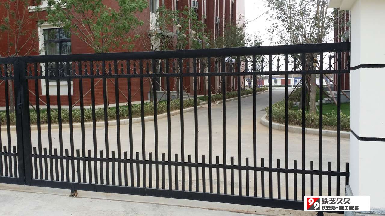 泰安佳苑路小学铁艺大门