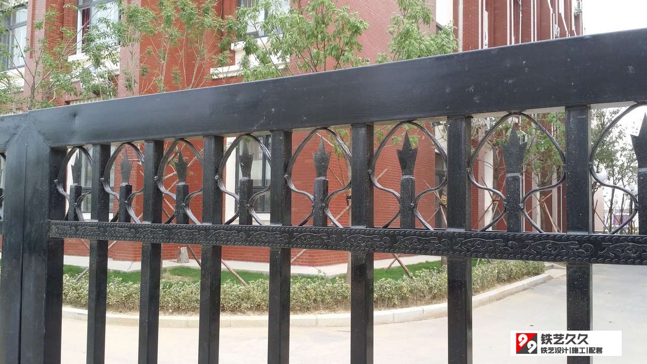 泰安佳苑路小学铁艺大门