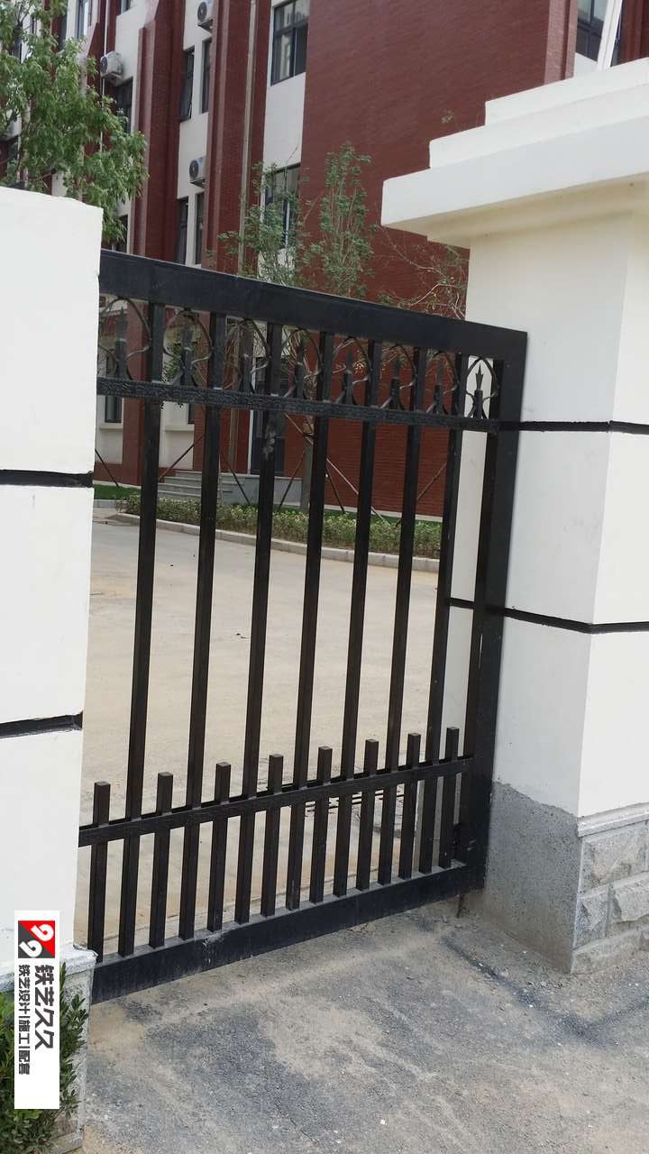 泰安佳苑路小学铁艺大门