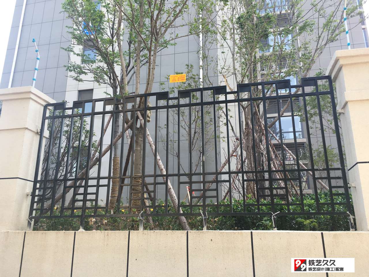 泰安龙居园铁艺围墙