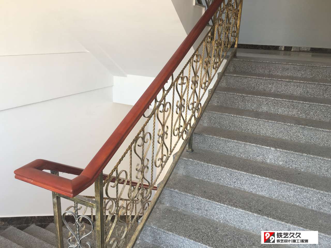 泰安永康小区铁艺楼梯扶手