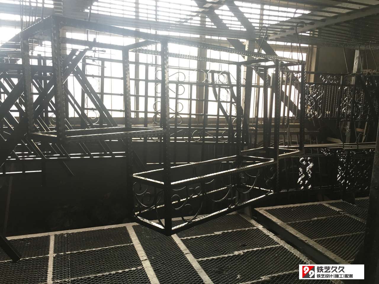 居然之家蒙娜丽莎瓷砖店铁艺支架