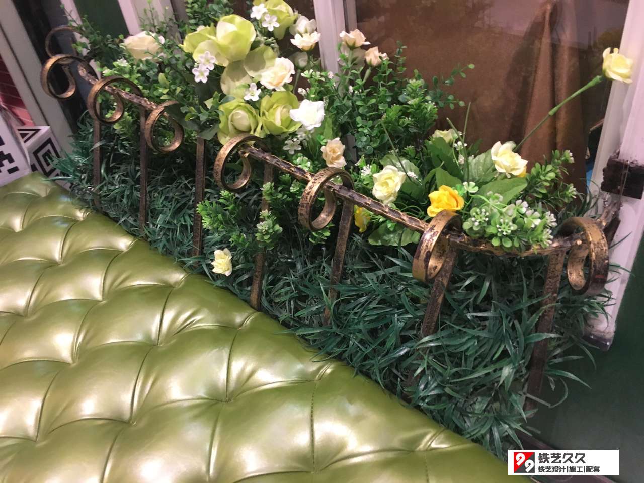 泰安万达广场餐厅客户订购铁艺花篮